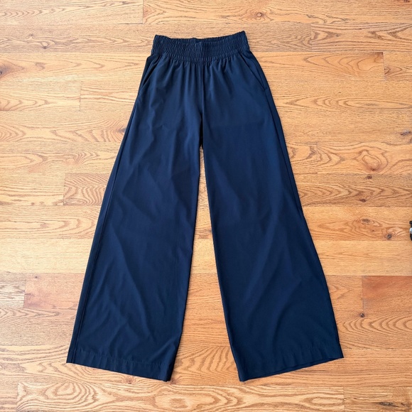 NWOT Vuori Villa Wideleg Pant in Black (Length Regular/Size XS) - Picture 4 of 11